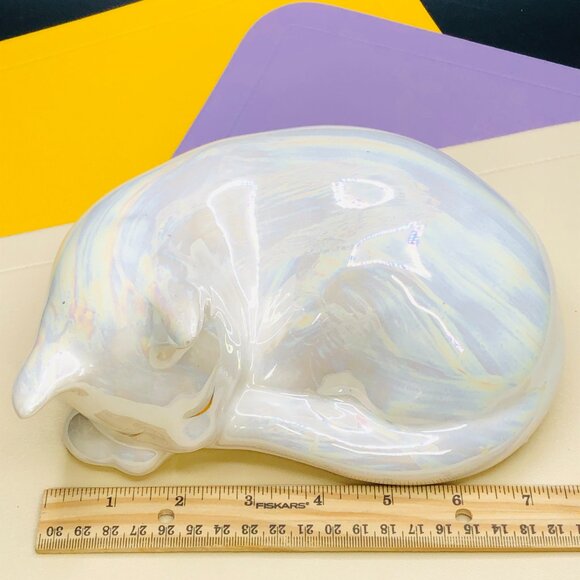 Vintage 80s White Pearlescent Ceramic Sleeping Cat Figurine - Oil Spill Glaze - Picture 8 of 10